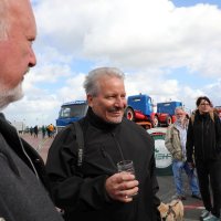 9.Oldtimer-Nutzfahrzeugtreffen 2022 - Das ließ er sich nicht nehmen: Holger Gräf kam gerne nach Wilhelmshaven, um das große Nutzfahrzeugtreffen zu erleben.
&nbsp;