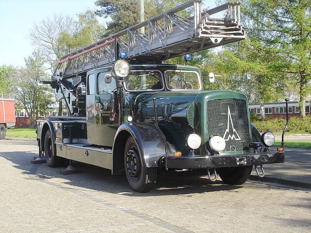 Klöckner-Humboldt-Deutz - Typ: Drehleiter 26m Baujahr: 1941 Leistung: 88 KW (120 PS) Hubraum: 9122 ccm Zul. Ges.-Gew.: 9750 kg