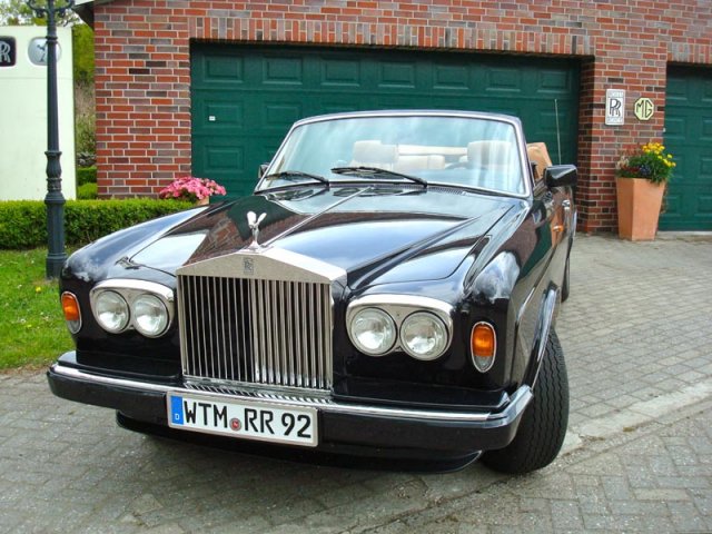 Rolls-Royce - Typ: Corniche III Baujahr: 1967 - 1996 Leistung: ausreichend (260 PS) Hubraum: 6750 ccm / 8 Zylinder Gewicht: -
